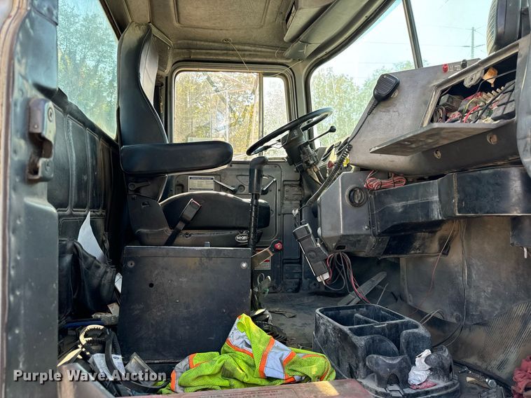 image for item DT2100 1998 Mack  RD690S ready mix truck