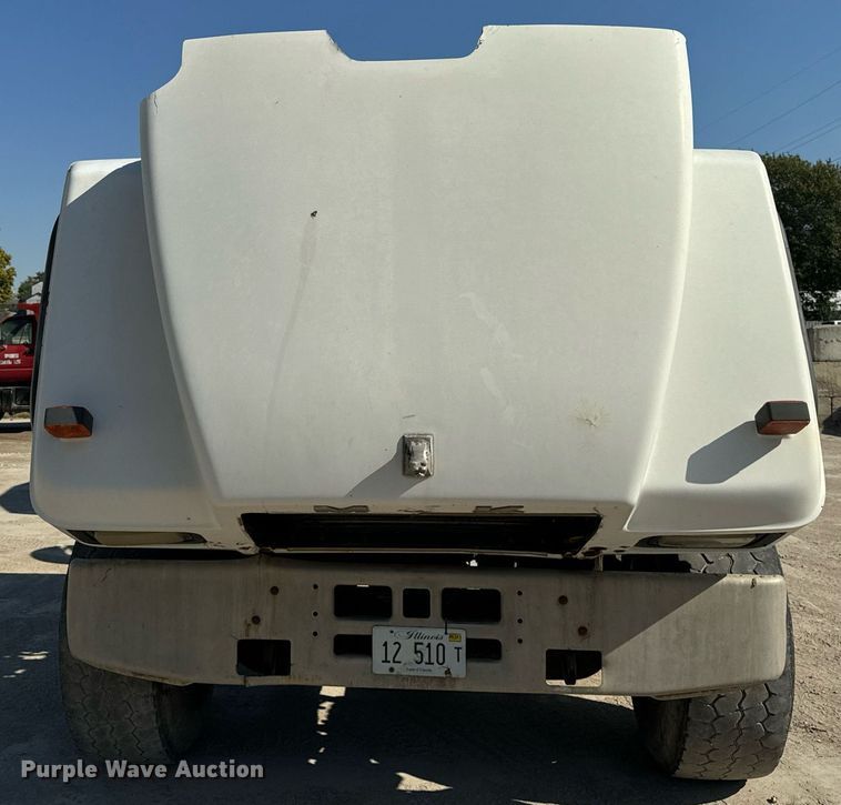 image for item DT2100 1998 Mack  RD690S ready mix truck