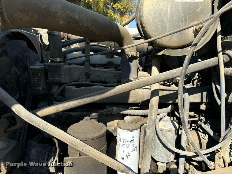 image for item DT2100 1998 Mack  RD690S ready mix truck