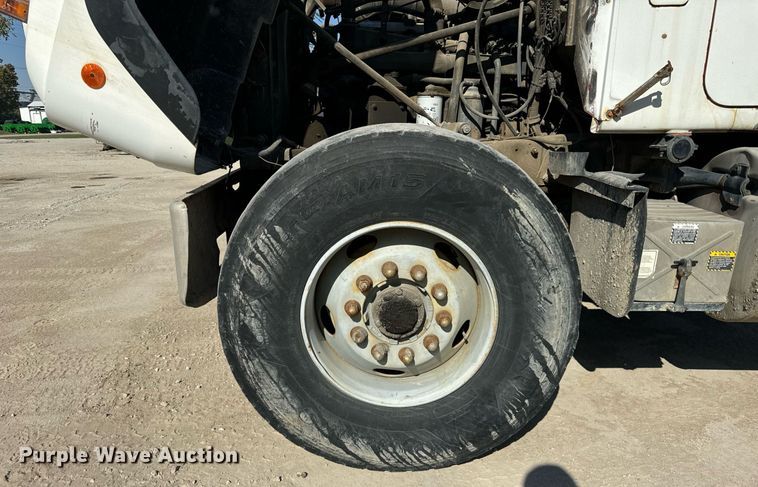 image for item DT2100 1998 Mack  RD690S ready mix truck