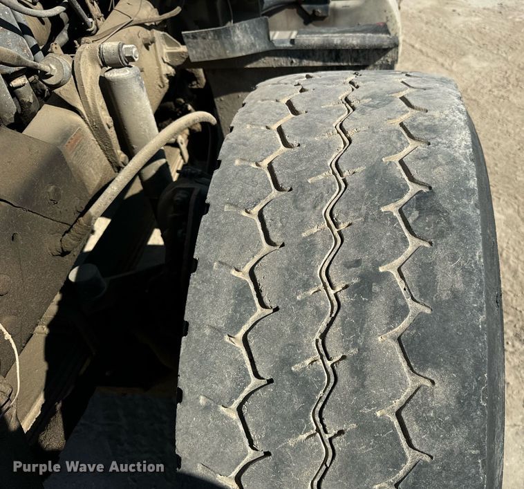 image for item DT2100 1998 Mack  RD690S ready mix truck