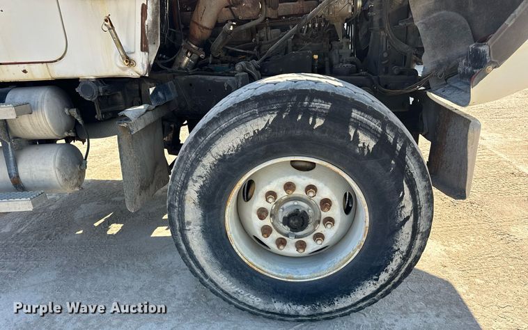 image for item DT2100 1998 Mack  RD690S ready mix truck