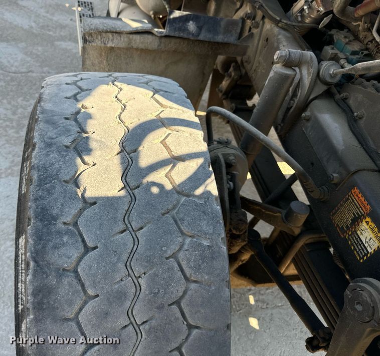 image for item DT2100 1998 Mack  RD690S ready mix truck