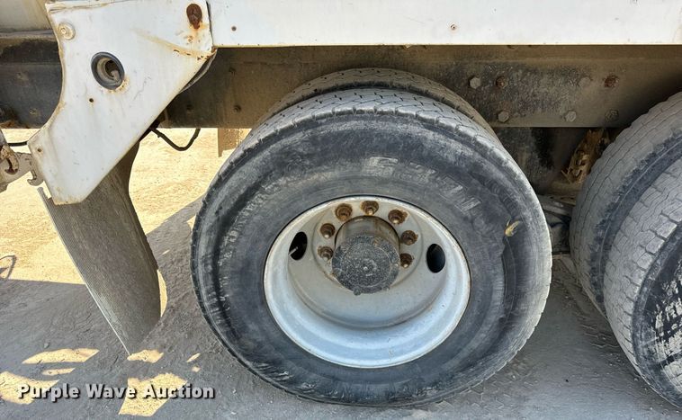 image for item DT2100 1998 Mack  RD690S ready mix truck