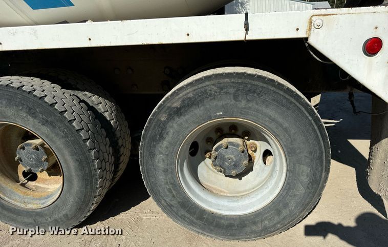 image for item DT2100 1998 Mack  RD690S ready mix truck