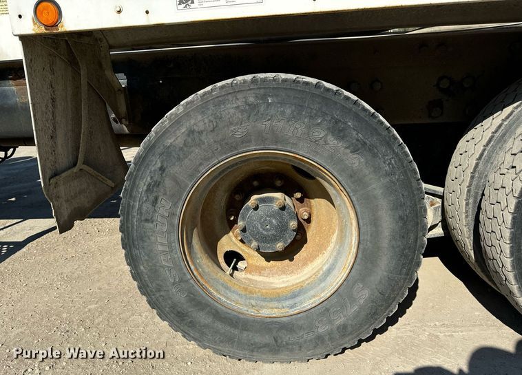 image for item DT2100 1998 Mack  RD690S ready mix truck