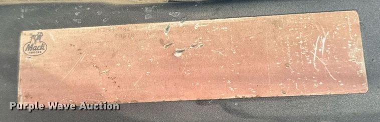 image for item DT2100 1998 Mack  RD690S ready mix truck