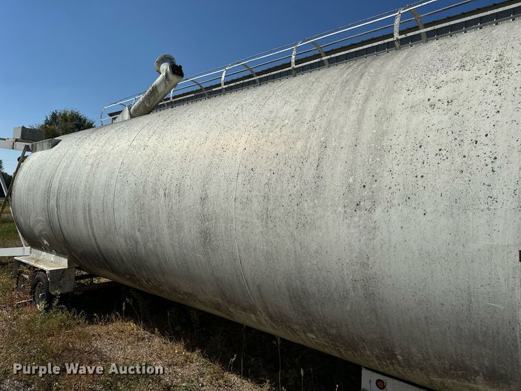 image for item DT2101 2006 Cementech ST-TRLR concrete silo