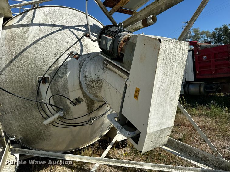 image for item DT2101 2006 Cementech ST-TRLR concrete silo