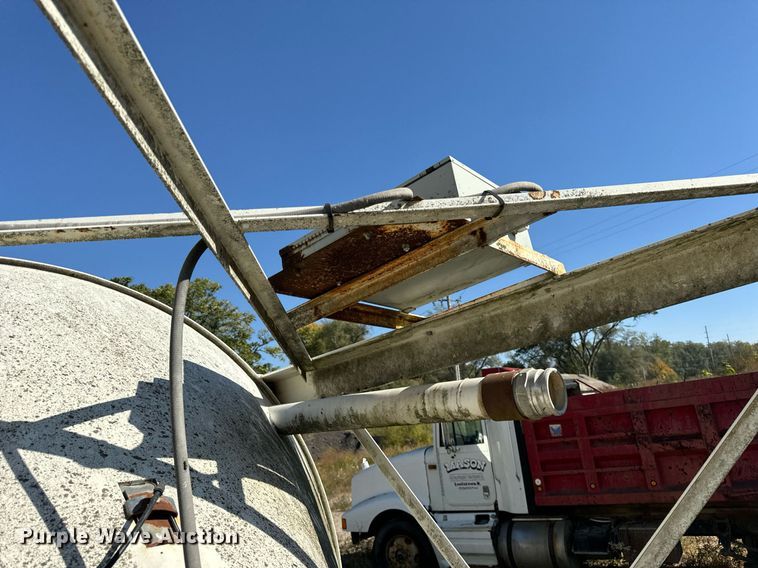 image for item DT2101 2006 Cementech ST-TRLR concrete silo