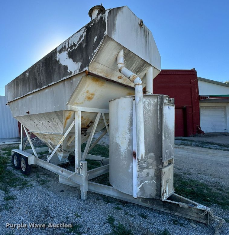 image for item DT2102 2008 Cementech  ST-TRLR concrete silo