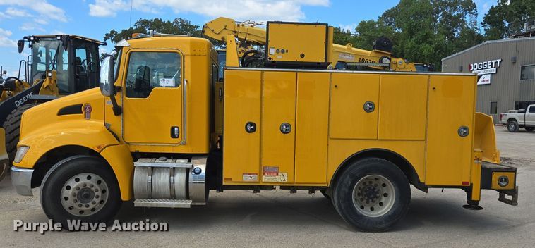 image for item DT5289 2013 Kenworth  T270 utility / service truck