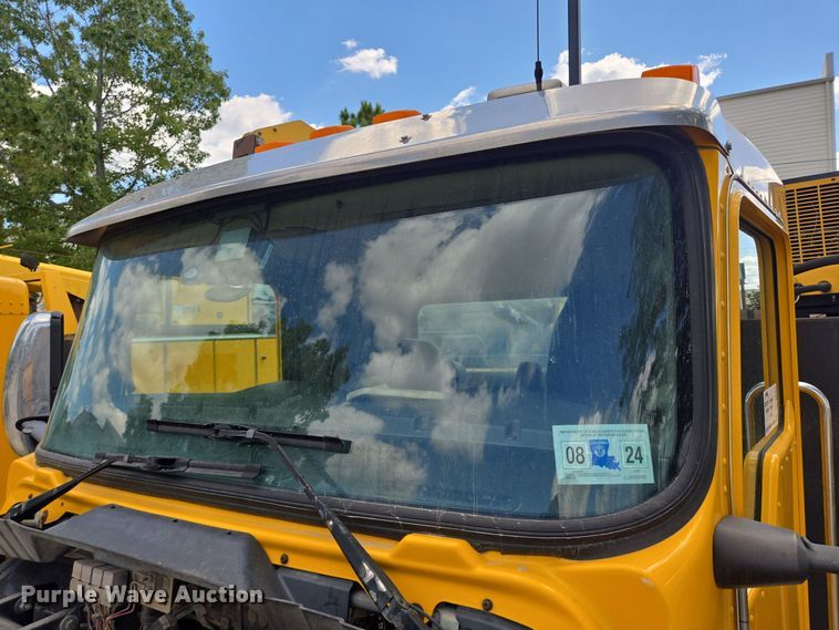 image for item DT5289 2013 Kenworth  T270 utility / service truck