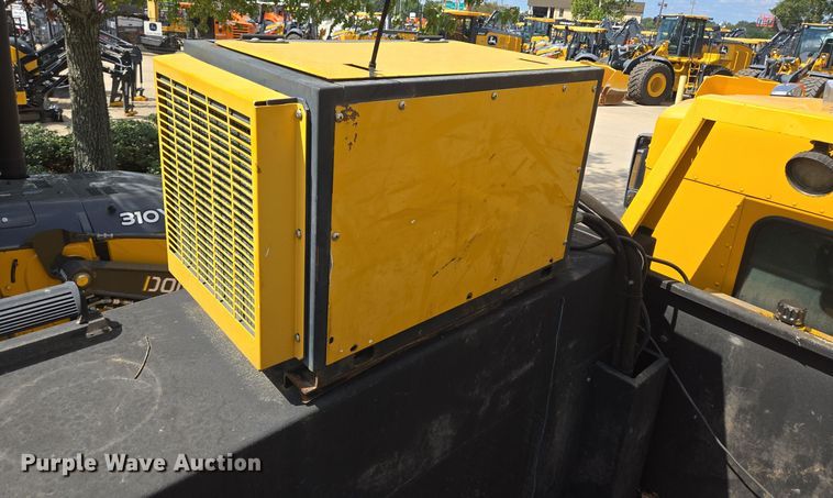 image for item DT5289 2013 Kenworth  T270 utility / service truck