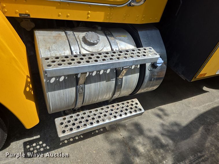 image for item DT5289 2013 Kenworth  T270 utility / service truck