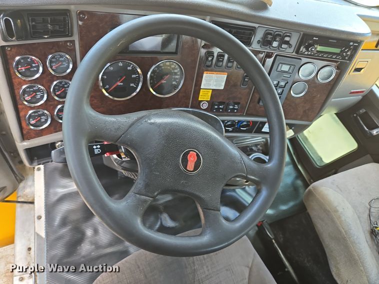 image for item DT5289 2013 Kenworth  T270 utility / service truck