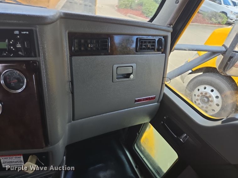 image for item DT5289 2013 Kenworth  T270 utility / service truck