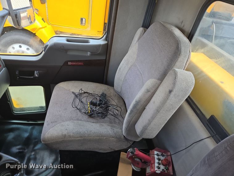 image for item DT5289 2013 Kenworth  T270 utility / service truck