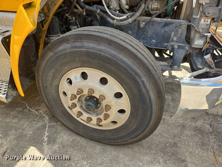 image for item DT5289 2013 Kenworth  T270 utility / service truck