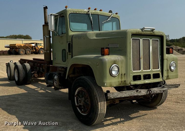 image for item DV5910 1978 International  Paystar 5000 truck cab and chassis