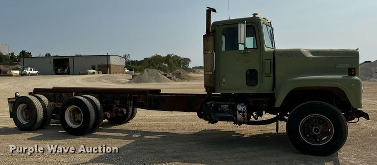 image for item DV5910 1978 International  Paystar 5000 truck cab and chassis