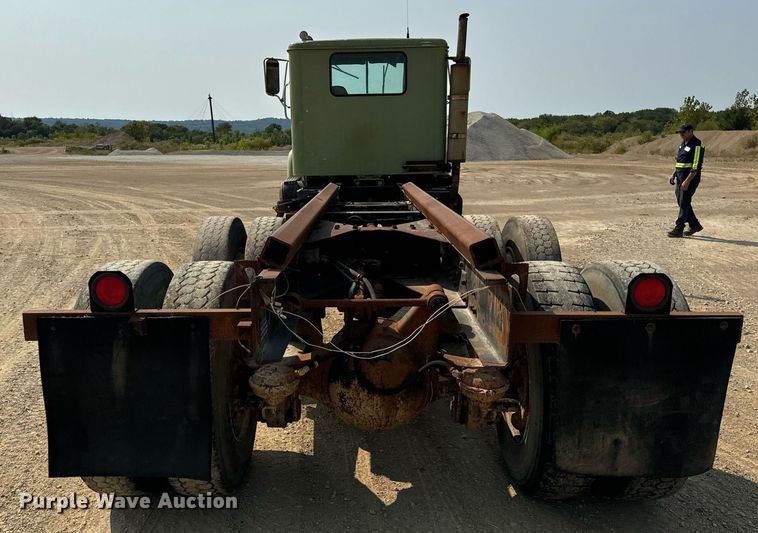 image for item DV5910 1978 International  Paystar 5000 truck cab and chassis