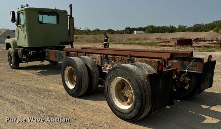 image for item DV5910 1978 International  Paystar 5000 truck cab and chassis