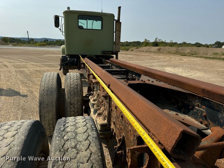 image for item DV5910 1978 International  Paystar 5000 truck cab and chassis