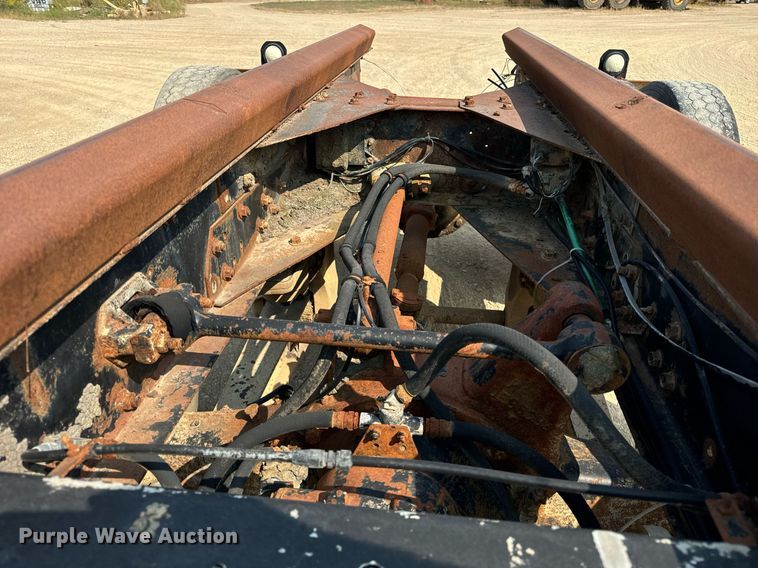 image for item DV5910 1978 International  Paystar 5000 truck cab and chassis