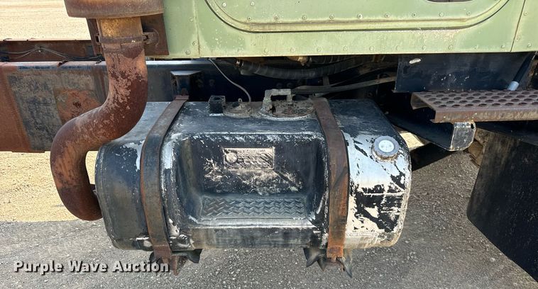 image for item DV5910 1978 International  Paystar 5000 truck cab and chassis