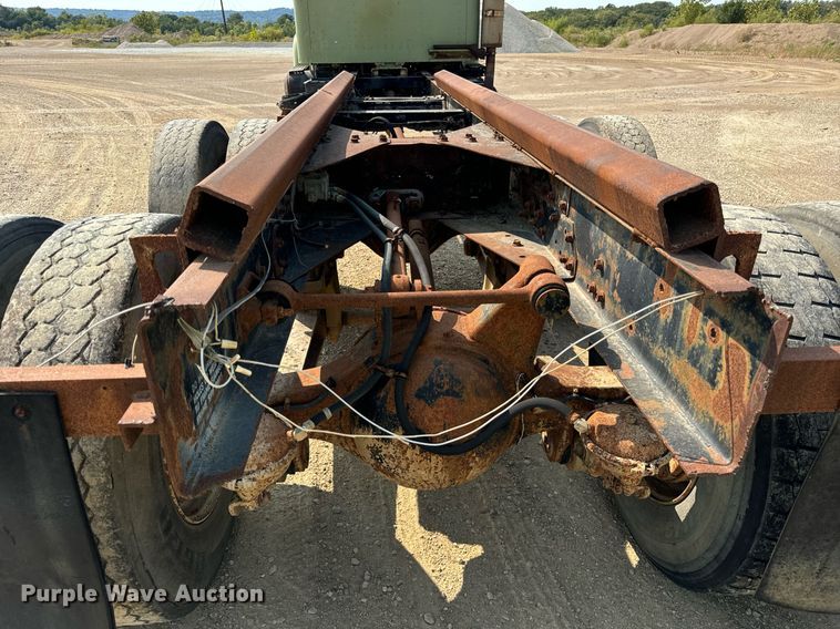 image for item DV5910 1978 International  Paystar 5000 truck cab and chassis