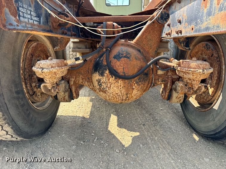 image for item DV5910 1978 International  Paystar 5000 truck cab and chassis