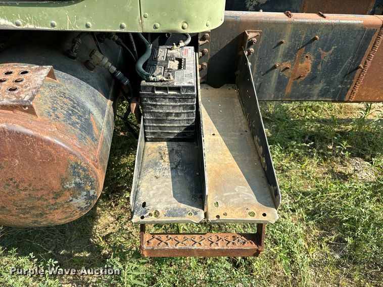 image for item DV5910 1978 International  Paystar 5000 truck cab and chassis