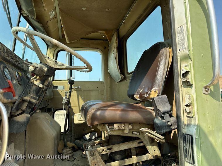 image for item DV5910 1978 International  Paystar 5000 truck cab and chassis