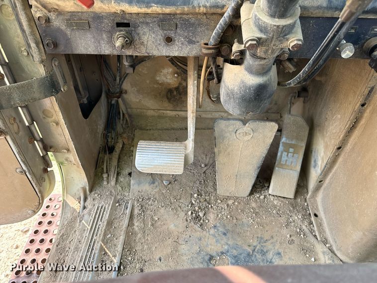 image for item DV5910 1978 International  Paystar 5000 truck cab and chassis