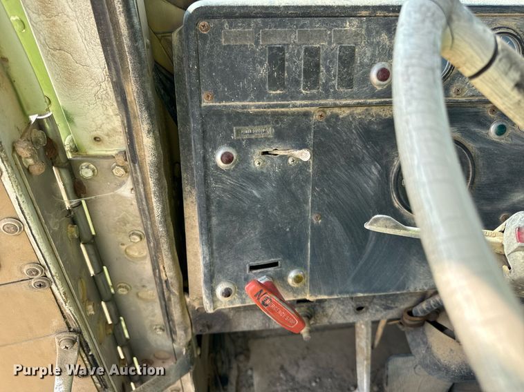 image for item DV5910 1978 International  Paystar 5000 truck cab and chassis