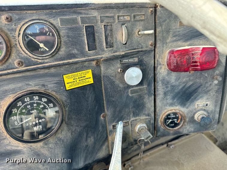 image for item DV5910 1978 International  Paystar 5000 truck cab and chassis