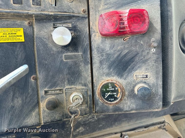 image for item DV5910 1978 International  Paystar 5000 truck cab and chassis