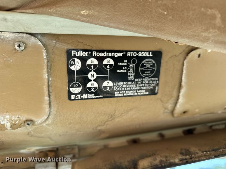 image for item DV5910 1978 International  Paystar 5000 truck cab and chassis