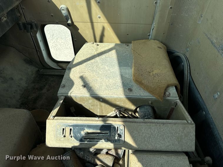 image for item DV5910 1978 International  Paystar 5000 truck cab and chassis