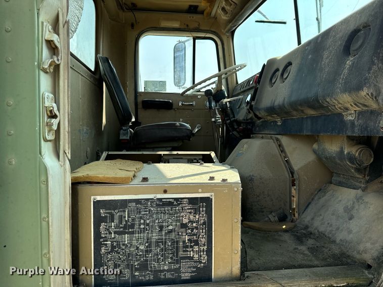 image for item DV5910 1978 International  Paystar 5000 truck cab and chassis