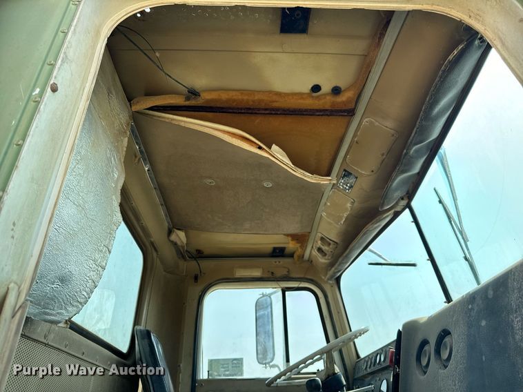 image for item DV5910 1978 International  Paystar 5000 truck cab and chassis