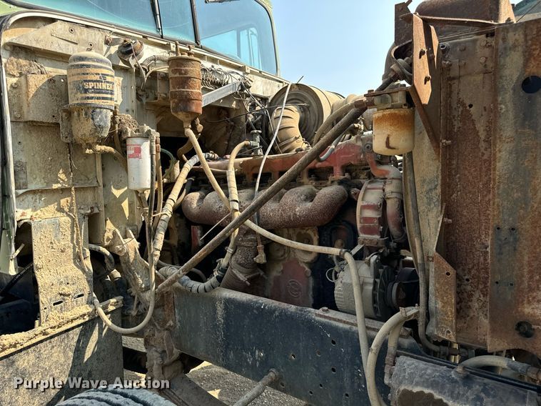 image for item DV5910 1978 International  Paystar 5000 truck cab and chassis