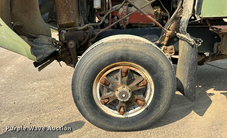 image for item DV5910 1978 International  Paystar 5000 truck cab and chassis