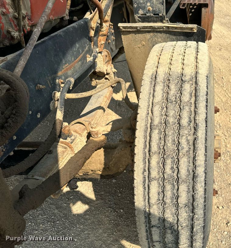 image for item DV5910 1978 International  Paystar 5000 truck cab and chassis