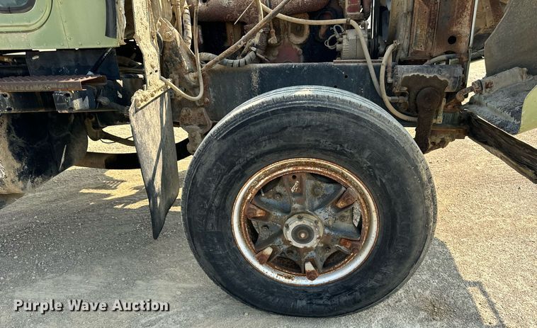 image for item DV5910 1978 International  Paystar 5000 truck cab and chassis