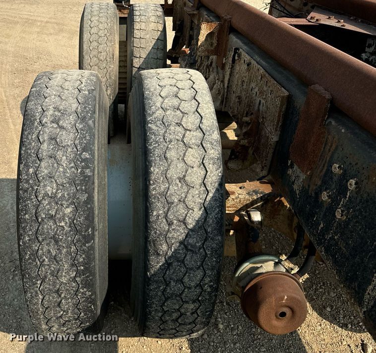 image for item DV5910 1978 International  Paystar 5000 truck cab and chassis