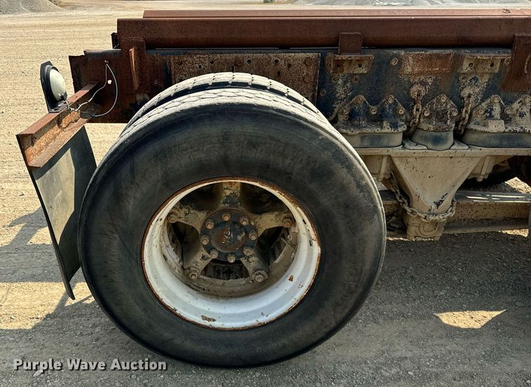 image for item DV5910 1978 International  Paystar 5000 truck cab and chassis