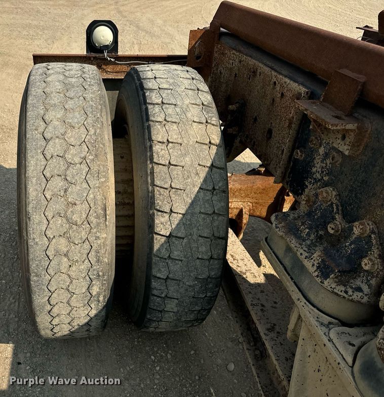 image for item DV5910 1978 International  Paystar 5000 truck cab and chassis