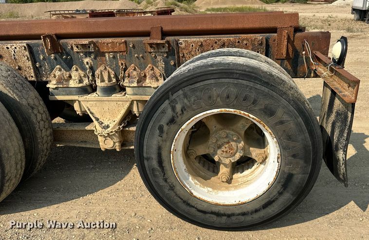 image for item DV5910 1978 International  Paystar 5000 truck cab and chassis